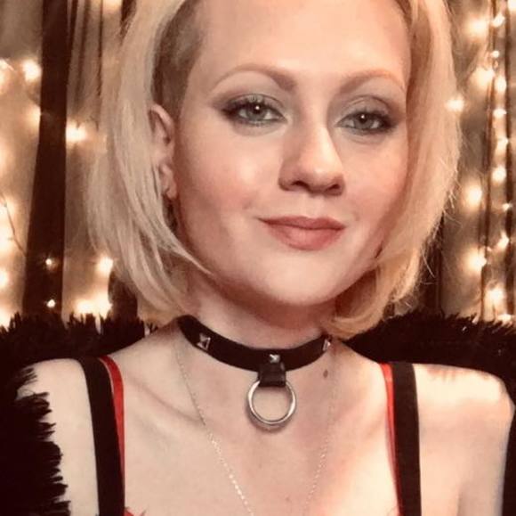 Meet your Posher, Nicole - Picture 1 of 1